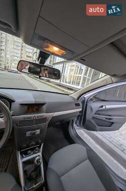 Универсал Opel Astra 2005 в 