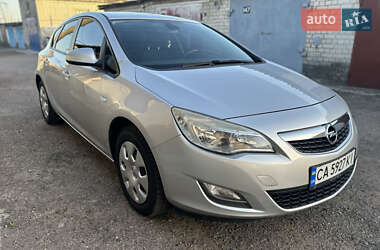 Хэтчбек Opel Astra 2010 в 