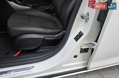 Универсал Opel Astra 2012 в 
