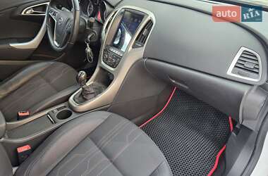 Универсал Opel Astra 2012 в 