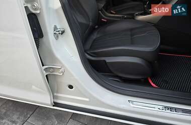 Универсал Opel Astra 2012 в 