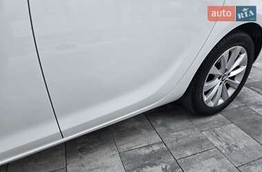 Универсал Opel Astra 2012 в 