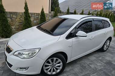 Универсал Opel Astra 2012 в 