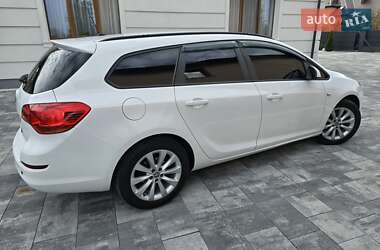Универсал Opel Astra 2012 в 