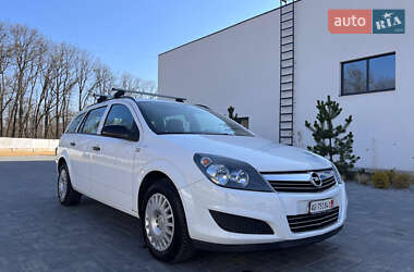 Универсал Opel Astra 2010 в 