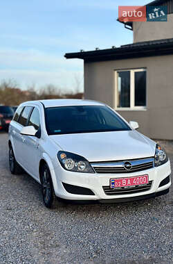 Универсал Opel Astra 2010 в 