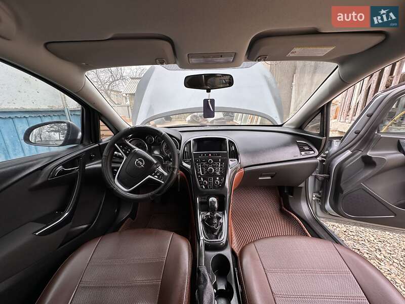 Універсал Opel Astra 2012 в Косові