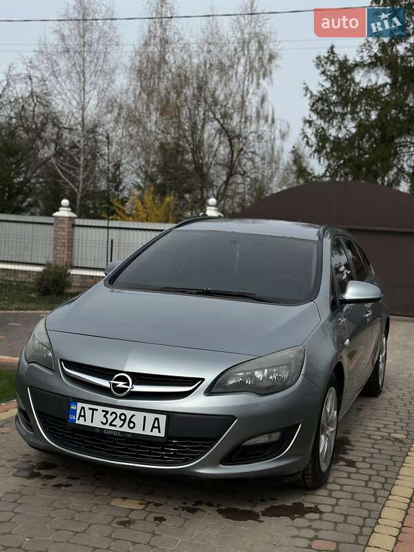 Універсал Opel Astra 2012 в Косові