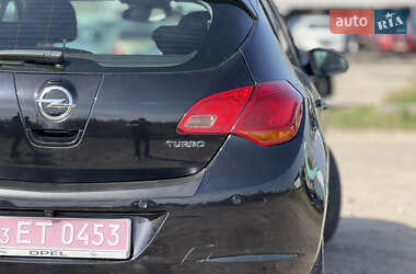 Хетчбек Opel Astra 2010 в 