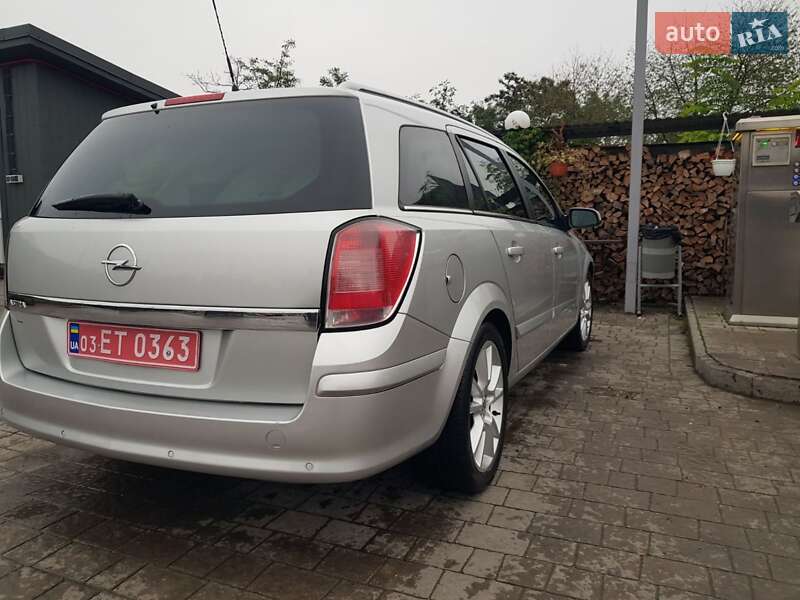 Універсал Opel Astra 2005 в Івано-Франківську