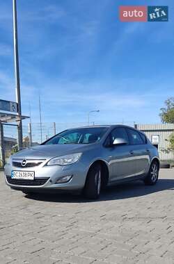 Хэтчбек Opel Astra 2011 в 