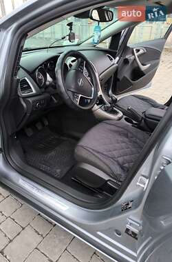 Хэтчбек Opel Astra 2011 в 
