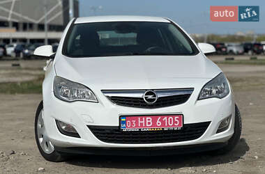 Хэтчбек Opel Astra 2011 в 