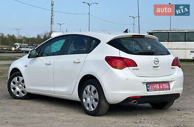 Хэтчбек Opel Astra 2011 в 