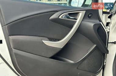 Хэтчбек Opel Astra 2011 в 