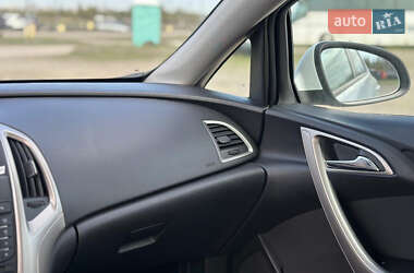 Хэтчбек Opel Astra 2011 в 