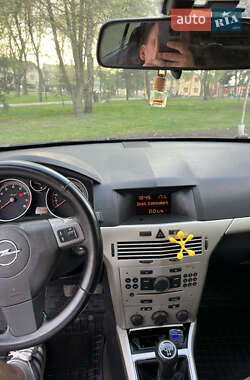 Хетчбек Opel Astra 2007 в 