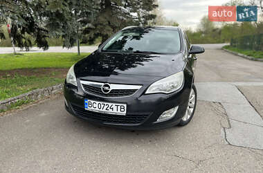 Универсал Opel Astra 2011 в 