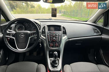 Универсал Opel Astra 2011 в 