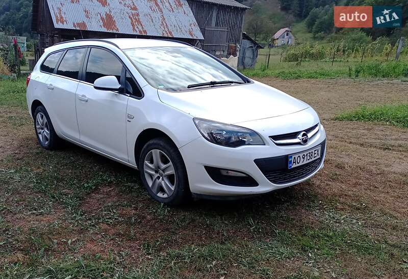Універсал Opel Astra 2014 в Нересниці