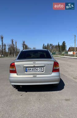 Седан Opel Astra 2005 в 