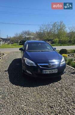 Универсал Opel Astra 2012 в 