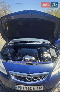 Универсал Opel Astra 2012 в 
