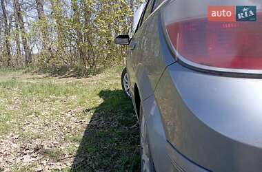 Хэтчбек Opel Astra 2004 в 