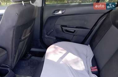 Хэтчбек Opel Astra 2004 в 