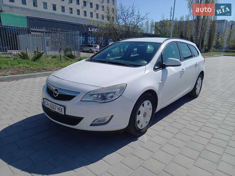 Универсал Opel Astra 2012 в 