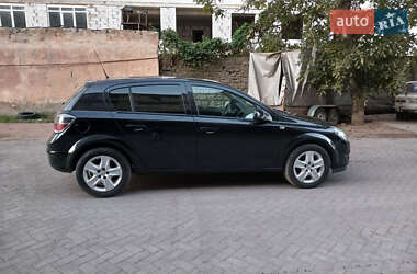 Хетчбек Opel Astra 2013 в 