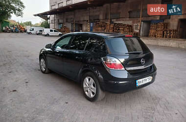 Хетчбек Opel Astra 2013 в 