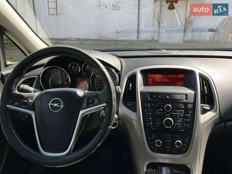 Универсал Opel Astra 2011 в Летичеве