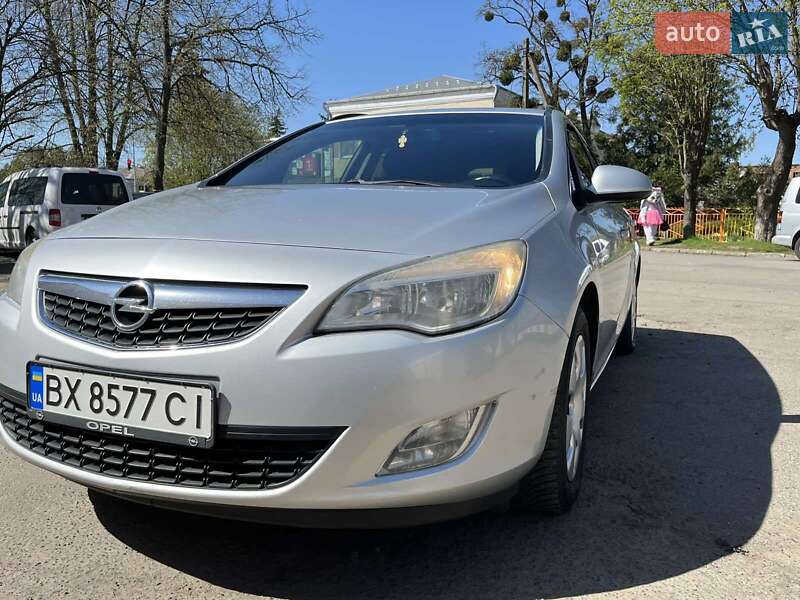 Универсал Opel Astra 2011 в Летичеве