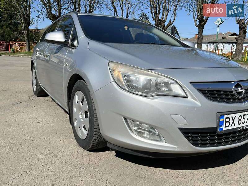 Универсал Opel Astra 2011 в Летичеве