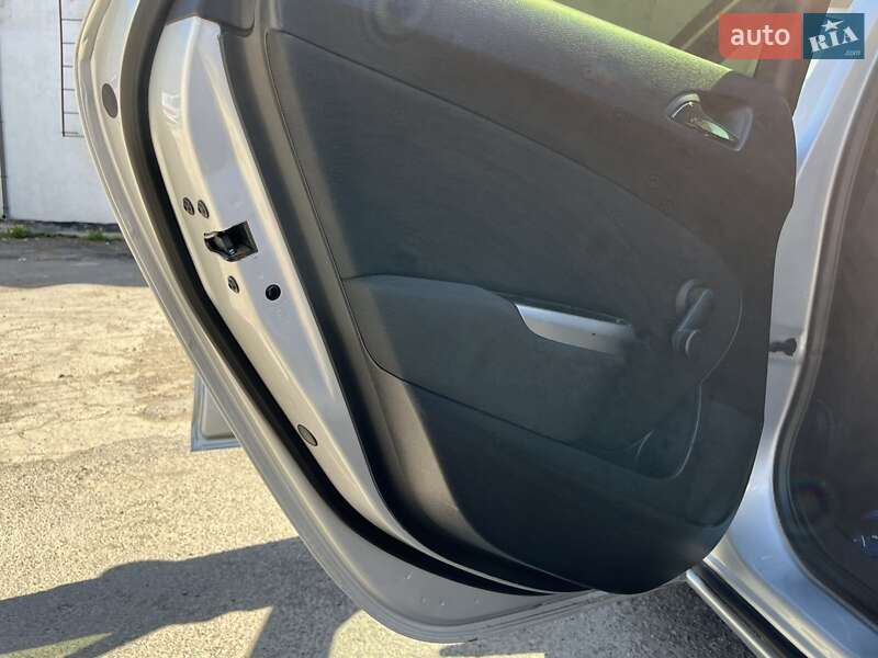 Универсал Opel Astra 2011 в Летичеве