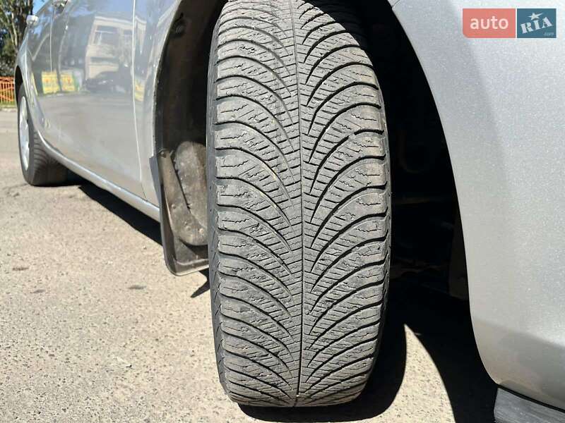 Универсал Opel Astra 2011 в Летичеве