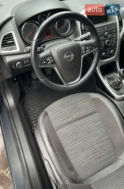 Хетчбек Opel Astra 2014 в 