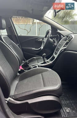 Хетчбек Opel Astra 2014 в 