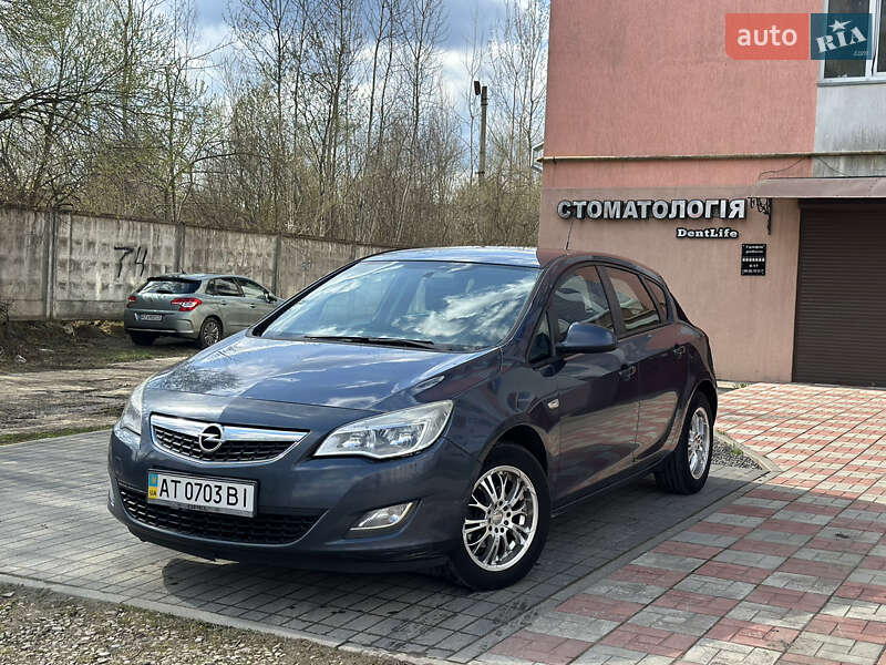 Хетчбек Opel Astra 2010 в 