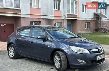 Хетчбек Opel Astra 2010 в 