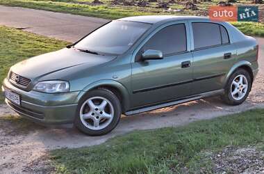 Хетчбек Opel Astra 2000 в 