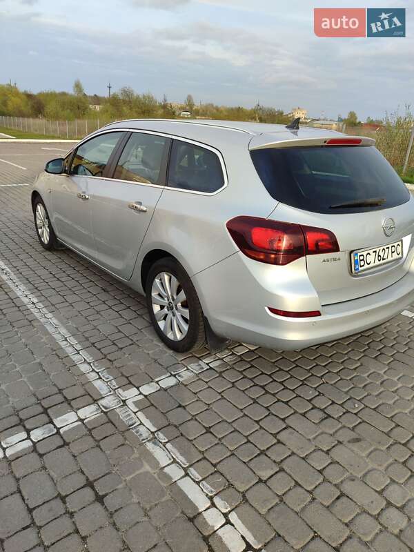 Універсал Opel Astra 2012 в Львові