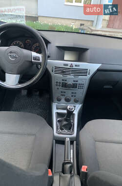 Универсал Opel Astra 2010 в 