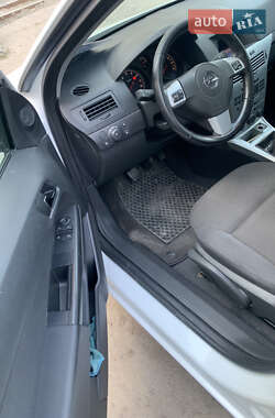Универсал Opel Astra 2010 в 