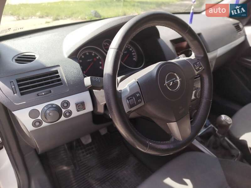 Универсал Opel Astra 2006 в Вознесенске