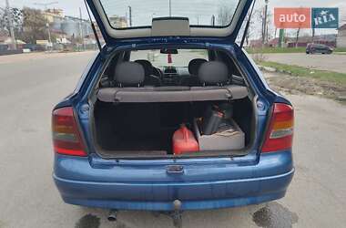 Хэтчбек Opel Astra 2005 в 