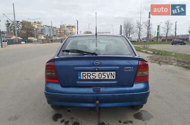 Хэтчбек Opel Astra 2005 в 