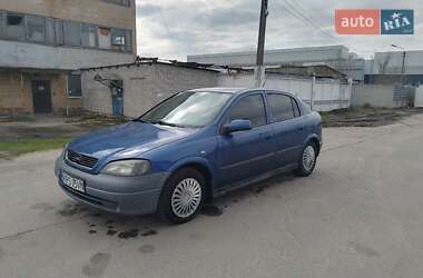 Хэтчбек Opel Astra 2005 в 