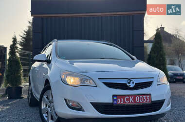 Универсал Opel Astra 2012 в 